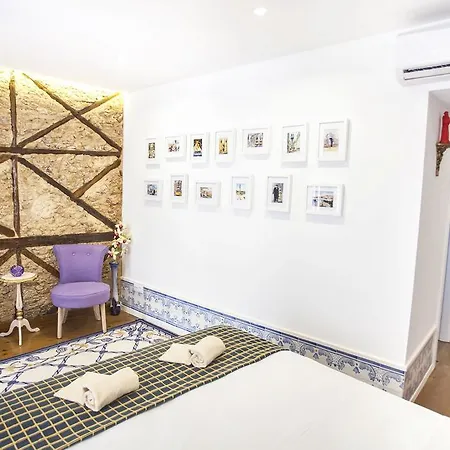 Typical Bairro Alto Лиссабон