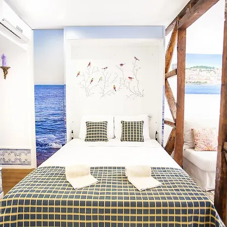 Typical Bairro Alto Лиссабон