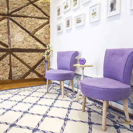 Typical Bairro Alto Лиссабон