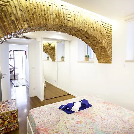 Typical Bairro Alto * Лиссабон