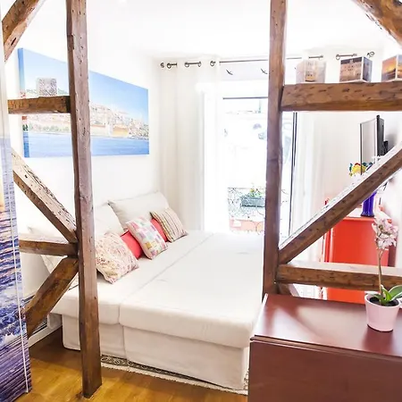 Typical Bairro Alto Лиссабон